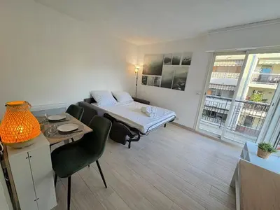 a room with a bed and a table and a couch at ⁂ Calme et ensoleillé balcon quartier Port Nice in Nice