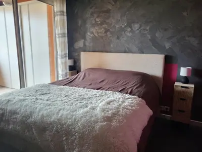 a bedroom with a bed and a window at Maison entre mer et montagnes in La Gaude