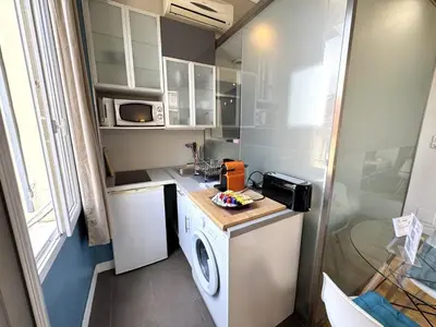 a bathroom with a shower and a toilet and a sink at ApartHotel Riviera - LE COCON DE VICTOR - Grimaldi - Promenade des Anglais in Nice