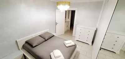 a small bedroom with a bed and a mirror at Appartement 3 pièces sur Nice Centre in Nice