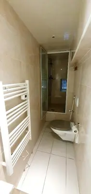a bathroom with a toilet and a glass shower at Appartement 3 pièces sur Nice Centre in Nice