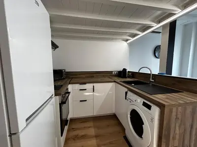 a small kitchen with a washing machine in it at Cosy Studio Climatisé en plein cœur de Nice in Nice