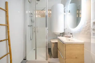 a bathroom with a shower and a sink at Vieux-Nice 2P climatisé Balcon in Nice