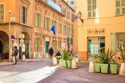 a street in a city with people walking down the street at Proche du Cours Saleya et de la plage, dans le vieux Nice, spacieux et climatisé in Nice