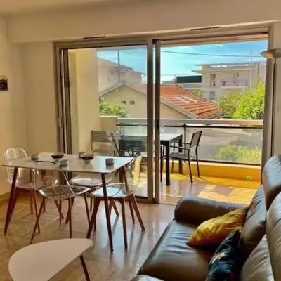 Bright T2 apartment 11 minutes from the beach