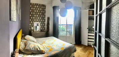 a bedroom with a bed and a window at Beau 3 pièces Libération Nice in Nice