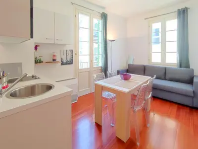 a kitchen and living room with a table and a couch at Grimaldi Centrale 3 Pers WiFi AC in Nice