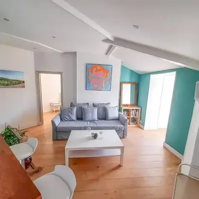 Top floor appartement - central