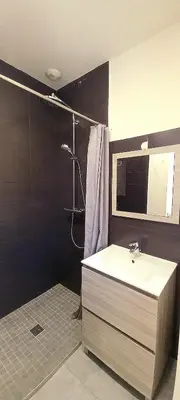a bathroom with a shower and a sink and a shower at Appartement au coeur de la ville in Nice