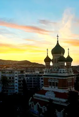 a building with two domes on top of it at sunset at 3P 72m2 Climatisé Vue exceptionnelle Cathédrale St Nicolas et Mer in Nice