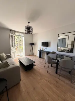 a living room with a couch and a table at Appartement avec Terrasse - Palais Historique à Nice in Nice