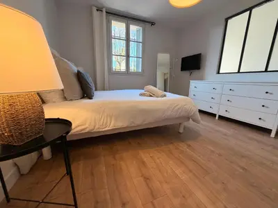 a bedroom with a bed and a desk with a lamp at Appartement avec Terrasse - Palais Historique à Nice in Nice