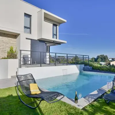 Contemporary Villa Pool and Sea View