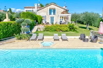 a villa with a swimming pool in front of a house at Villa de prestige Vue mer panoramique Piscine Climatisation in Nice