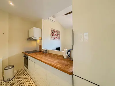 a small kitchen with a wooden counter top at Cozy 3 pièces, centre historique - Wifi, AC, 5pers in Nice