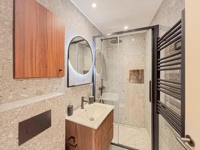 a bathroom with a sink and a glass shower at Petit cocon au cœur du Vieux-Nice, Wifi, AC, 2pers in Nice