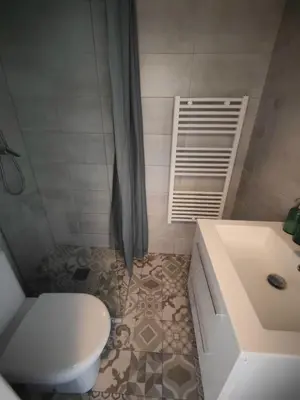 a bathroom with a toilet and a tub and a sink at Carré d'Or - Studio lumineux à 5 minutes de la plage in Nice