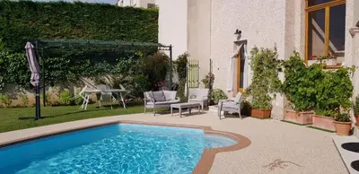 a swimming pool in the backyard of a house at Studio-mezzanine dans villa in Cagnes-sur-Mer