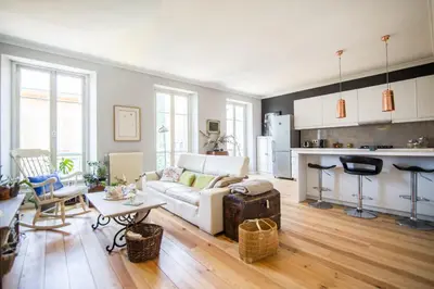a living room with a white couch and a kitchen at Blue appart - centre ville - gare in Nice