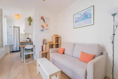 a living room with a couch and a table at Studio Cosy à Nice in Nice