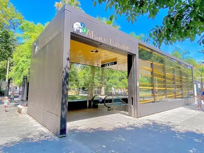 a building in a park with people walking around it at Appartement 50m2 proche mer in Nice