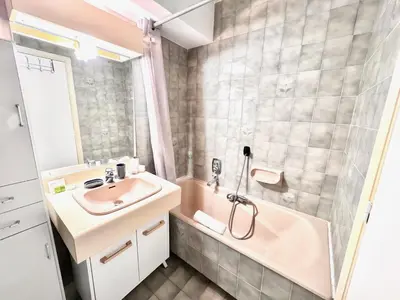 a bathroom with a sink and a toilet and a tub at A G Cocon Massenet - Grimaldi - Promenade des Angl in Nice