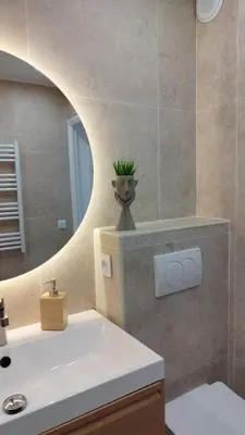 a bathroom with a sink and a mirror at Appartement cosy sur la French Riviera I Climatisation I 2 minutes des plages in Nice