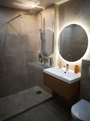 a bathroom with a shower and a sink and a mirror at Appartement cosy sur la French Riviera I Climatisation I 2 minutes des plages in Nice