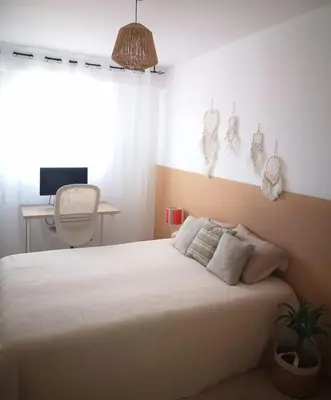 a bedroom with a bed and a desk with a computer at Appartement cosy sur la French Riviera I Climatisation I 2 minutes des plages in Nice