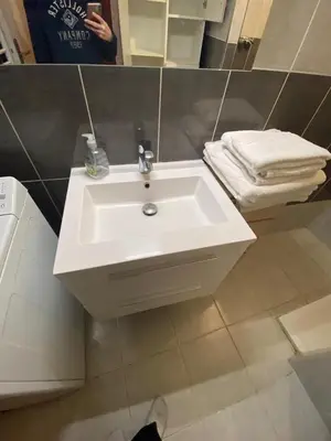 a white sink in a bathroom with a mirror at T2 Proche plage - Centre cagnes sur mer in Cagnes-sur-Mer