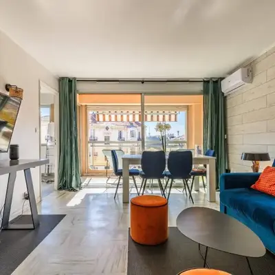 Jolie studio avec belle terrasse ensoleillee