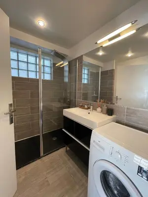 a bathroom with a washing machine and a sink at apppartement avec terrasse - 2 à 4 personnes in Nice
