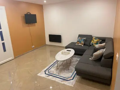 a living room with a couch and a table at Appartement T3 dans une villa au calme in Drap