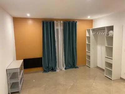 a dressing room with green curtains and shelves at Appartement T3 dans une villa au calme in Drap