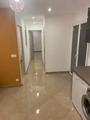 a hallway of a room with a washer and dryer at Appartement T3 dans une villa au calme in Drap
