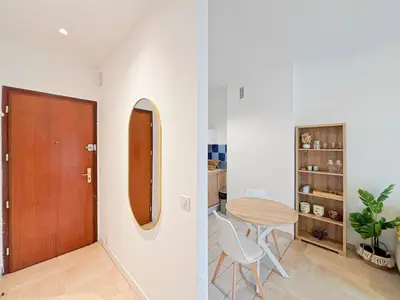 a room with a door and a table and chairs at Plage, Promenade & confort - Wifi, AC, 4 pers in Nice