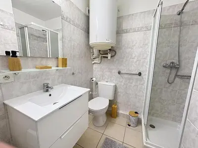a bathroom with a toilet and a sink and a shower at Studio calme avec balcon proche du port de Nice in Nice