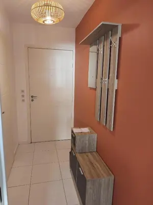 a room with a hallway with a door and a bench at Studio calme et paisible, climatisé avec terrasse au dernier étage, 100m du tramway et 20 min de la promenade des anglais in Nice