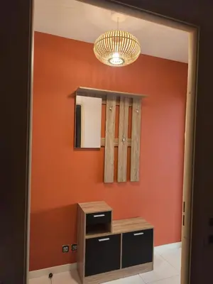 a bathroom with an orange wall and a mirror at Studio calme et paisible, climatisé avec terrasse au dernier étage, 100m du tramway et 20 min de la promenade des anglais in Nice