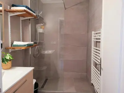 a bathroom with a shower with a glass door at Séjour chic proche de la mer in Nice
