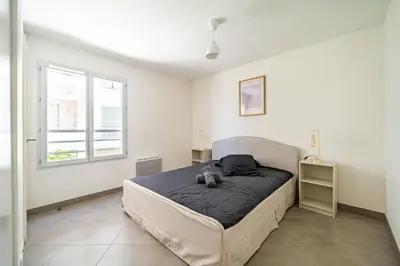 a bedroom with a bed and a window at Cozy 2P Port de Nice garage in Nice