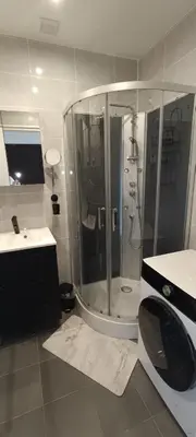 a bathroom with a shower and a sink at Nice, vue mer et panoramique in Nice