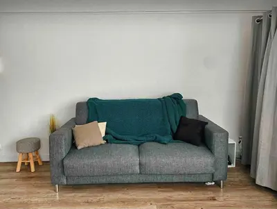 a couch with a blanket on top of it in a room at Nice centre studio rénové avec emplacement central in Nice