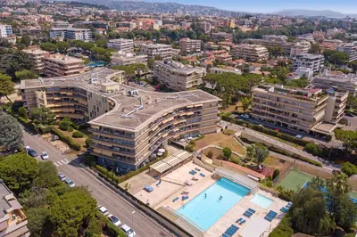 an aerial view of a building with a swimming pool at Résidence Héliotel Marine in Saint-Laurent-du-Var
