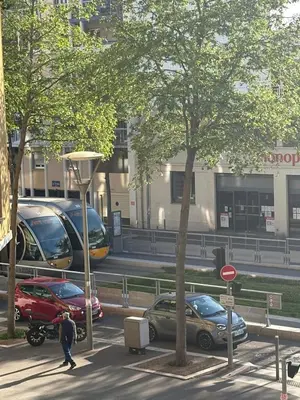 a screenshot of the google maps app at Spacieux 4P familial renové in Nice