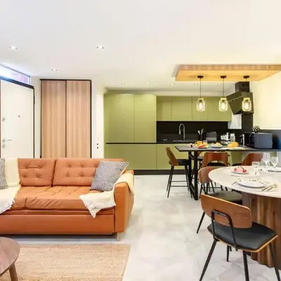 #45 Quiet chic 5mins walk to port and beach AC Wifi