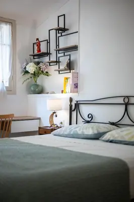 a bedroom with a bed and a vase of flowers at Villa Mi Rancho Vue mer - Jardin - Plage et resto à 5 min in Villefranche-sur-Mer