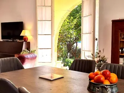a dining room table with a bowl of fruit on it at Villa Mi Rancho Vue mer - Jardin - Plage et resto à 5 min in Villefranche-sur-Mer