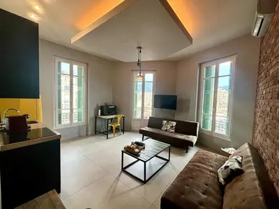 a living room with a couch and a table at Splendide Nice Centre Clim in Nice