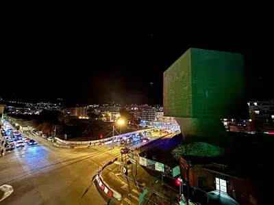 a city at night with a building and street lights at Splendide Nice Centre Clim in Nice